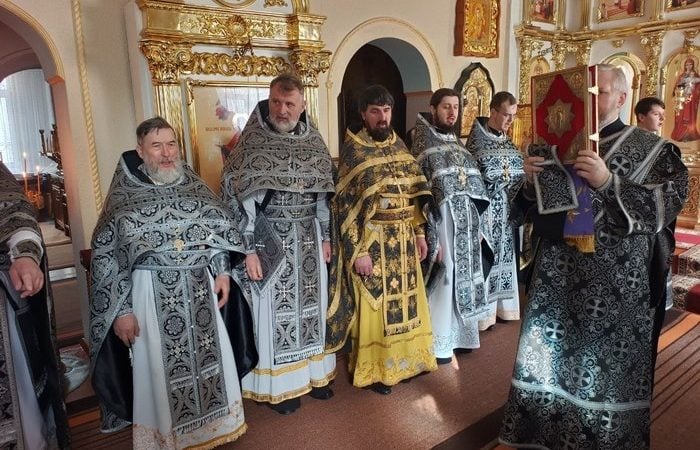 СПОВІДЬ ДУХОВЕНСТВА МЛИНІВСЬКОГО БЛАГОЧИННЯ